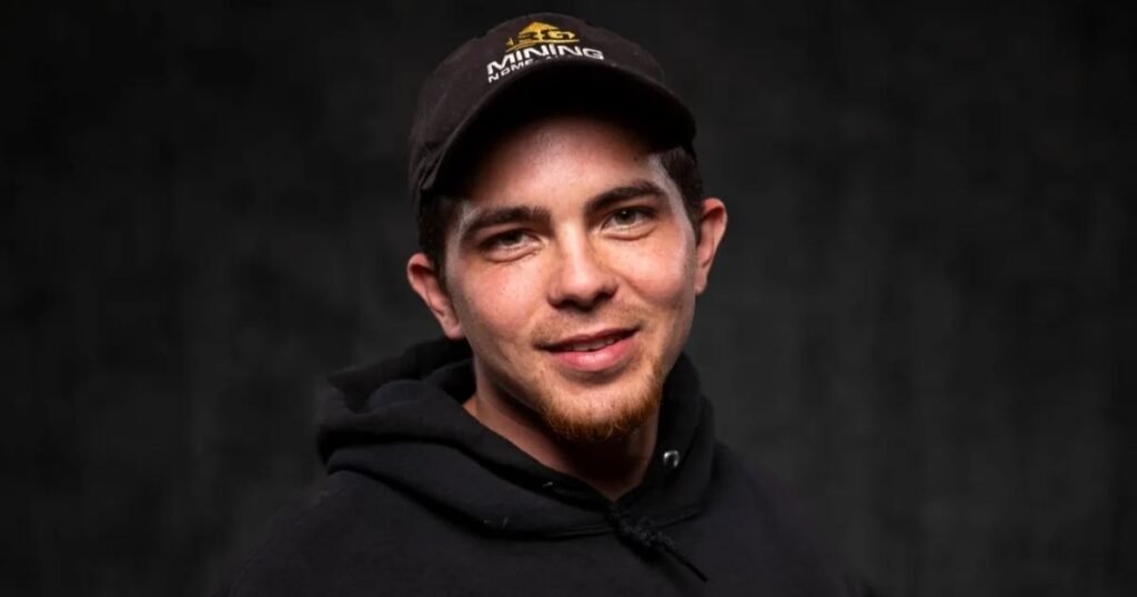 Income Details of Chris Mccully